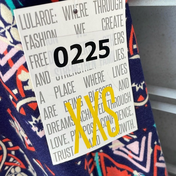 LulaRoe Geometric  & Floral Printed Perfect T High Low Top-#0225 - Picture 6 of 12